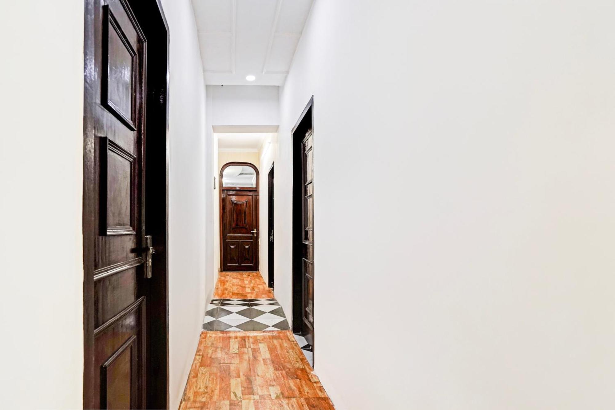 Hotel O Le Empire Stay House New Delhi Exterior photo